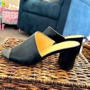 Black Adrienne Vittadini Heels!